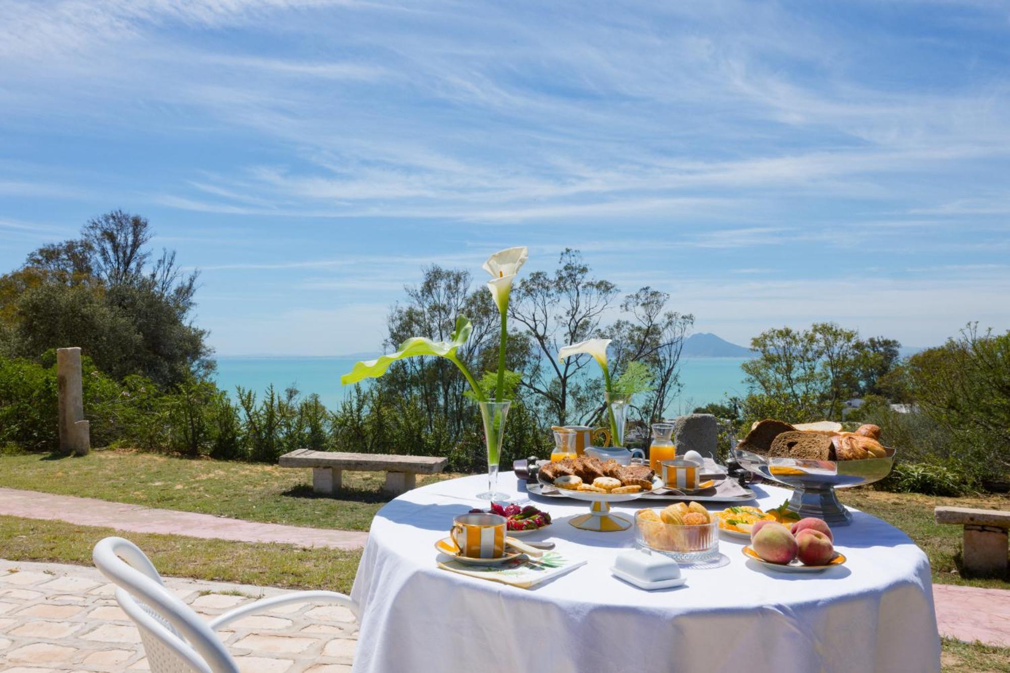 Lella Zohra, Studio Avec Piscine A Sidi Bou Said Bed & Breakfast Exterior photo